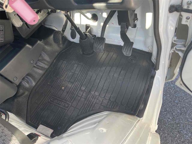 キャリイトラック  4WD MT エアコン 運転席エアバッグ(17枚目)