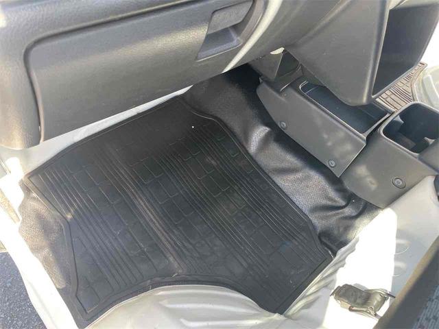 キャリイトラック  4WD MT エアコン 運転席エアバッグ(19枚目)