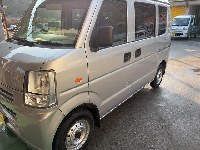 エブリイ ＰＡ　４ＷＤ　両側スライドドア　ＭＴ　ＣＤ　衝突安全ボディ　エアコン　パワーステアリング　運転席エアバッグ　助手席エアバッグ（9枚目）