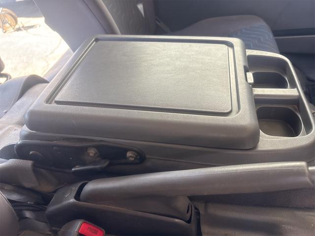 キャラバン ロングＤＸ　ＥＴＣ　バックカメラ　ナビ　ＴＶ　両側スライドドア　ＡＴ　ＤＶＤ再生　ＵＳＢ　エアコン　パワーウィンドウ　運転席エアバッグ（40枚目）