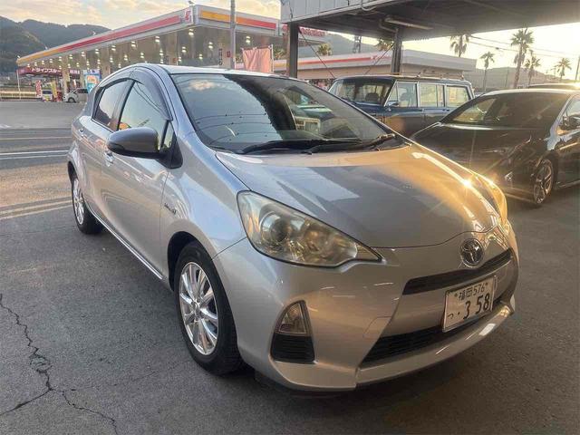 アクア Ｇ　ＥＴＣ　バックカメラ　ナビ　ＴＶ　アルミホイール　キーレスエントリー　電動格納ミラー　ＣＶＴ　衝突安全ボディ　ＡＢＳ　ＥＳＣ　ＣＤ　ＵＳＢ　エアコン　パワーステアリング　パワーウィンドウ（2枚目）