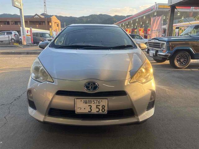 アクア Ｇ　ＥＴＣ　バックカメラ　ナビ　ＴＶ　アルミホイール　キーレスエントリー　電動格納ミラー　ＣＶＴ　衝突安全ボディ　ＡＢＳ　ＥＳＣ　ＣＤ　ＵＳＢ　エアコン　パワーステアリング　パワーウィンドウ（3枚目）