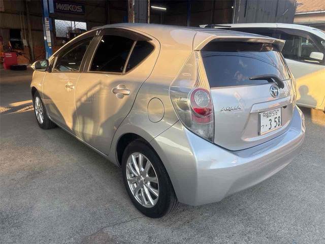 アクア Ｇ　ＥＴＣ　バックカメラ　ナビ　ＴＶ　アルミホイール　キーレスエントリー　電動格納ミラー　ＣＶＴ　衝突安全ボディ　ＡＢＳ　ＥＳＣ　ＣＤ　ＵＳＢ　エアコン　パワーステアリング　パワーウィンドウ（7枚目）