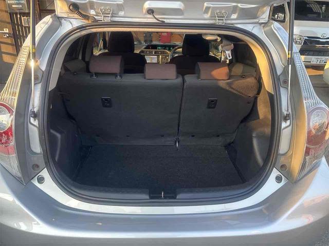 アクア Ｇ　ＥＴＣ　バックカメラ　ナビ　ＴＶ　アルミホイール　キーレスエントリー　電動格納ミラー　ＣＶＴ　衝突安全ボディ　ＡＢＳ　ＥＳＣ　ＣＤ　ＵＳＢ　エアコン　パワーステアリング　パワーウィンドウ（9枚目）