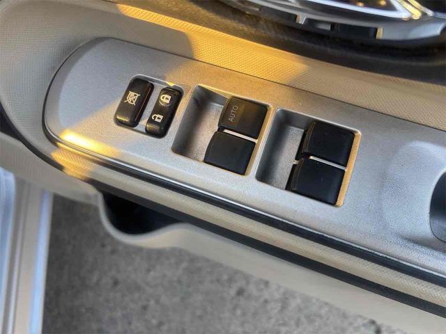 アクア Ｇ　ＥＴＣ　バックカメラ　ナビ　ＴＶ　アルミホイール　キーレスエントリー　電動格納ミラー　ＣＶＴ　衝突安全ボディ　ＡＢＳ　ＥＳＣ　ＣＤ　ＵＳＢ　エアコン　パワーステアリング　パワーウィンドウ（11枚目）