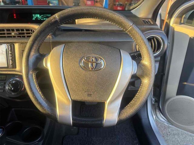 アクア Ｇ　ＥＴＣ　バックカメラ　ナビ　ＴＶ　アルミホイール　キーレスエントリー　電動格納ミラー　ＣＶＴ　衝突安全ボディ　ＡＢＳ　ＥＳＣ　ＣＤ　ＵＳＢ　エアコン　パワーステアリング　パワーウィンドウ（14枚目）