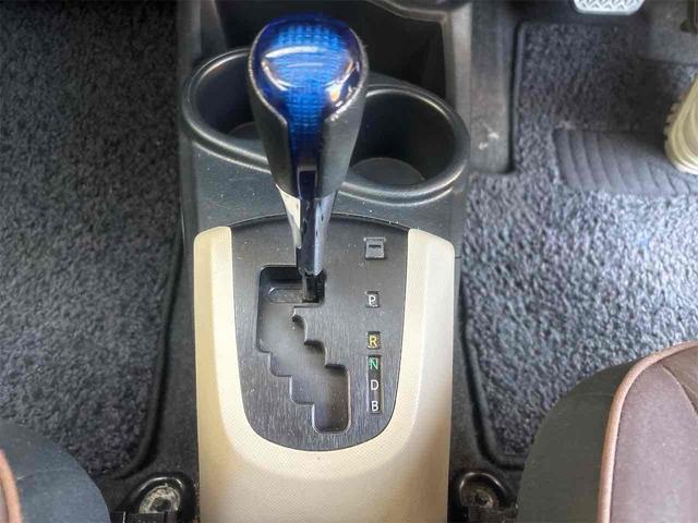 アクア Ｇ　ＥＴＣ　バックカメラ　ナビ　ＴＶ　アルミホイール　キーレスエントリー　電動格納ミラー　ＣＶＴ　衝突安全ボディ　ＡＢＳ　ＥＳＣ　ＣＤ　ＵＳＢ　エアコン　パワーステアリング　パワーウィンドウ（18枚目）