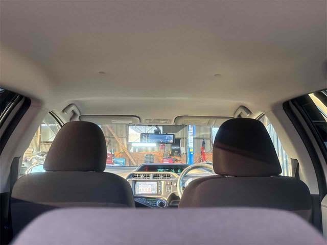 アクア Ｇ　ＥＴＣ　バックカメラ　ナビ　ＴＶ　アルミホイール　キーレスエントリー　電動格納ミラー　ＣＶＴ　衝突安全ボディ　ＡＢＳ　ＥＳＣ　ＣＤ　ＵＳＢ　エアコン　パワーステアリング　パワーウィンドウ（21枚目）