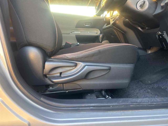 アクア Ｇ　ＥＴＣ　バックカメラ　ナビ　ＴＶ　アルミホイール　キーレスエントリー　電動格納ミラー　ＣＶＴ　衝突安全ボディ　ＡＢＳ　ＥＳＣ　ＣＤ　ＵＳＢ　エアコン　パワーステアリング　パワーウィンドウ（37枚目）