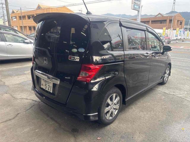 フリード Ｇ　エアロ　ジャストセレクション　ドライブレコーダー　ＥＴＣ　バックカメラ　ナビ　ＴＶ　両側スライド・片側電動　オートライト　スマートキー　電動格納ミラー　３列シート　ウォークスルー　ＣＶＴ　アルミホイール　記録簿　盗難防止システム（5枚目）