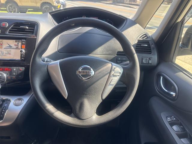 セレナ 20X S-ハイブリッド ETC バックカメラ ナビ TV オートクルーズコントロール レーンアシスト 衝突被害軽減システム 両側スライド・片側電動 オートライト スマートキー アイドリングストップ 電動格納ミラー 3列シート(3枚目)