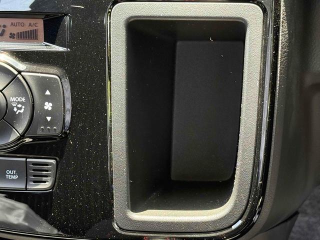アルトワークス ベースグレード　純正レカロシート　５ＭＴ　純正１５インチＡＷ　ドアハンドルエスカッション　ＫＹＢショック　スマートキー　Ａライト　ＨＩＤ　ＵＳＢ　ＣＤ　ミュージックプレイヤー接続　ＥＳＣ　純正フロアマット　ＡＡＣ（25枚目）