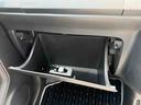 ベースグレード　純正レカロシート　５ＭＴ　純正１５インチＡＷ　ドアハンドルエスカッション　ＫＹＢショック　スマートキー　Ａライト　ＨＩＤ　ＵＳＢ　ＣＤ　ミュージックプレイヤー接続　ＥＳＣ　純正フロアマット　ＡＡＣ（57枚目）