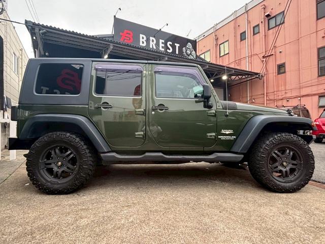 ジープ・ラングラーアンリミテッド スポーツ　Ｊｅｅｐ『ラングラーアンリミテッド　サハラ』車検令和８年７月／ＳＤナビ／Ｂｌｕｅｔｏｏｔｈ／フルセグＴＶ／サイドモニター／クルーズコントロール／１８インチアルミ／ＥＴＣ／パートタイム４ＷＤ（2枚目）