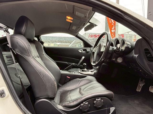 フェアレディＺ バージョンＳＴ　メーカーナビ／Ｂｌｕｅｔｏｏｔｈ／Ｂモニター／ＢＯＳＥスピーカー／Ｂｒｅｍｂｏオレンジキャリパー／本革シート／パワーシート（5枚目）