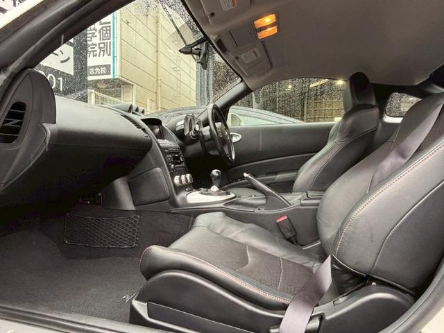 フェアレディＺ バージョンＳＴ　メーカーナビ／Ｂｌｕｅｔｏｏｔｈ／Ｂモニター／ＢＯＳＥスピーカー／Ｂｒｅｍｂｏオレンジキャリパー／本革シート／パワーシート（6枚目）