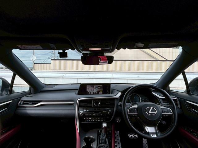 ＲＸ ＲＸ２００ｔ　Ｆスポーツ　メーカーナビ／サンルーフ／赤レザーシート／ヘッドアップディスプレイ／ブラインドスポットモニター／禁煙車（5枚目）
