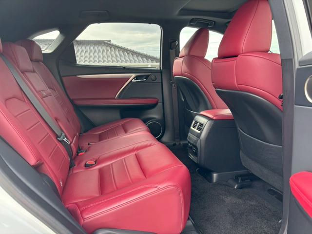 ＲＸ ＲＸ２００ｔ　Ｆスポーツ　メーカーナビ／サンルーフ／赤レザーシート／ヘッドアップディスプレイ／ブラインドスポットモニター／禁煙車（9枚目）
