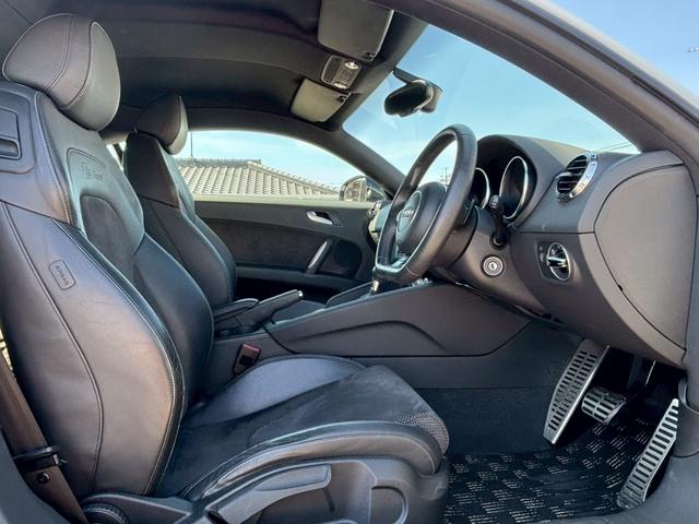 ＴＴクーペ １．８ＴＦＳＩ　Ｓラインコンペティション　純正ナビ／Ｂｌｕｅｔｏｏｔｈ／フルセグＴＶ／バックモニター／フライハイトマフラー／ツィーター／１オーナー／半革シート（6枚目）