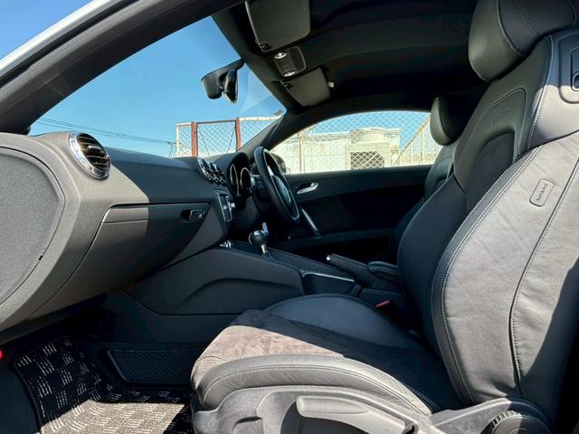 ＴＴクーペ １．８ＴＦＳＩ　Ｓラインコンペティション　純正ナビ／Ｂｌｕｅｔｏｏｔｈ／フルセグＴＶ／バックモニター／フライハイトマフラー／ツィーター／１オーナー／半革シート（7枚目）