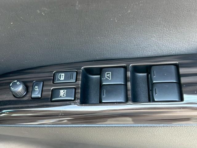 エルグランド ２５０ハイウェイスターＳ　純正９インチナビ／Ｂｌｕｅｔｏｏｔｈ／フルセグＴＶ／Ｂモニター／純正フリップダウンモニター／両側電動スライド／禁煙車／１オーナー（25枚目）