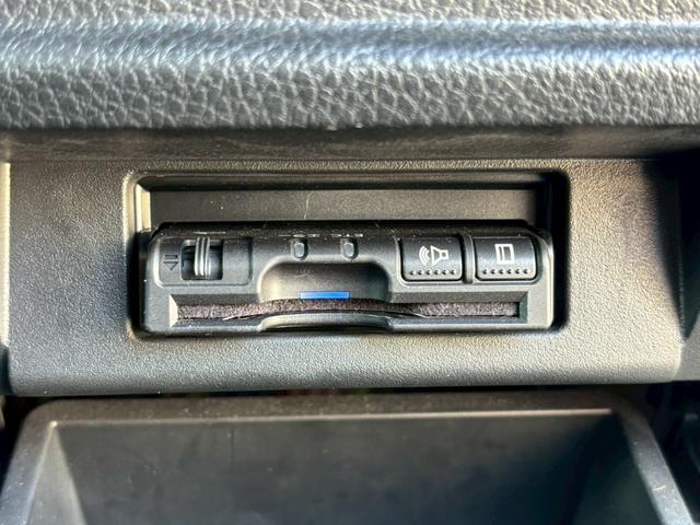 エルグランド ２５０ハイウェイスターＳ　純正９インチナビ／Ｂｌｕｅｔｏｏｔｈ／フルセグＴＶ／Ｂモニター／純正フリップダウンモニター／両側電動スライド／禁煙車／１オーナー（26枚目）