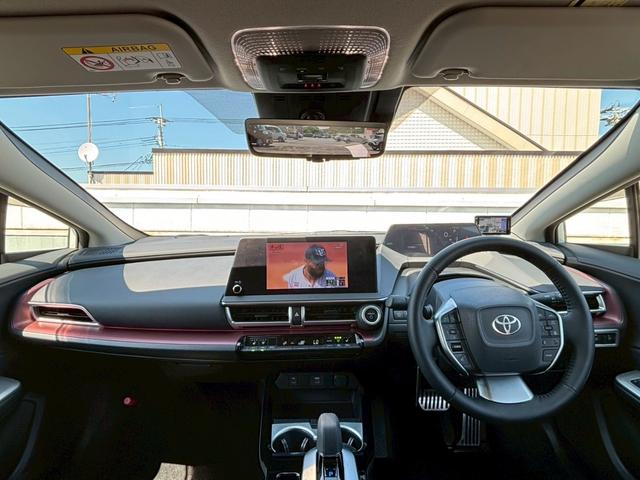 プリウス Ｚ　メーカー１２．３インチナビ／トヨタチームメイト／ブラインドスポットモニター／トヨタセーフティ／車高調／モデリスタエアロ／ＲＡＹＳ１９インチアルミ／ＥＴＣ／禁煙車／１オーナー（5枚目）