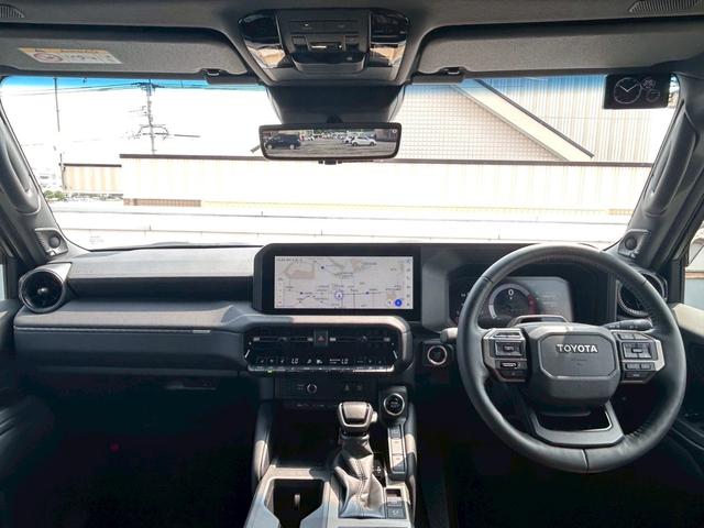 ランドクルーザー２５０ ＺＸファーストエディション　１２．３インチＤＡ＋ナビ＋ＴＶ／パノラマモニター／ＢＳＭ／ＨＵＤ／デジタルミラー／茶革／ハンズフリーパワーバックドア（5枚目）
