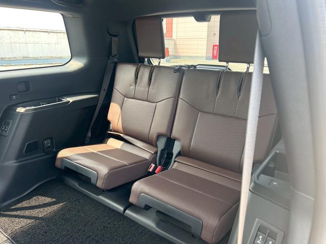 ランドクルーザー２５０ ＺＸファーストエディション　１２．３インチＤＡ＋ナビ＋ＴＶ／パノラマモニター／ＢＳＭ／ＨＵＤ／デジタルミラー／茶革／ハンズフリーパワーバックドア（10枚目）
