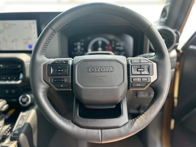 ランドクルーザー２５０ ＺＸファーストエディション　１２．３インチＤＡ＋ナビ＋ＴＶ／パノラマモニター／ＢＳＭ／ＨＵＤ／デジタルミラー／茶革／ハンズフリーパワーバックドア（23枚目）