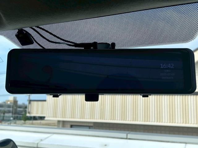 ハイエースバン ロングスーパーＧＬ　純正ナビ／Ｂｌｕｅｔｏｏｔｈ／フルセグＴＶ／バックモニター／１２．３インチフリップダウンモニター／デジタルインナーミラー／ベットキット付／１．５インチローダウン／全塗装／禁煙車／ＬＥＤヘッドライト（17枚目）