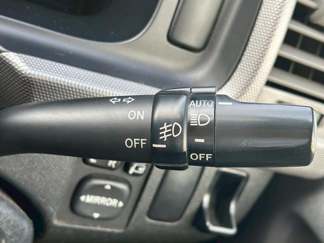 ハイエースバン ロングスーパーＧＬ　純正ナビ／Ｂｌｕｅｔｏｏｔｈ／フルセグＴＶ／バックモニター／１２．３インチフリップダウンモニター／デジタルインナーミラー／ベットキット付／１．５インチローダウン／全塗装／禁煙車／ＬＥＤヘッドライト（19枚目）