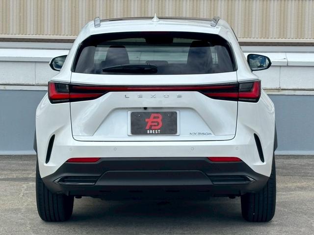 ＮＸ ＮＸ３５０ｈ　純正１４インチデカナビ／パノラミックビューモニター／赤レザーシート／プリクラッシュセーフティ／１オーナー／クリアランスソナー／ヘッドアップディスプレイ／ブラインドスポットモニター／（4枚目）