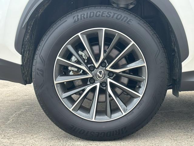 ＮＸ ＮＸ３５０ｈ　純正１４インチデカナビ／パノラミックビューモニター／赤レザーシート／プリクラッシュセーフティ／１オーナー／クリアランスソナー／ヘッドアップディスプレイ／ブラインドスポットモニター／（28枚目）