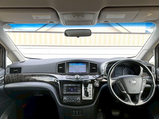 エルグランド ２５０ハイウェイスタープレミアム　メーカーナビ／純正フリップダウンモニター／Ｂｌｕｅｔｏｏｔｈ／フルセグＴＶ／アラウンドビューモニター／両側電動スライドドア／本革シート／メモリー機能付パワーシート／シートヒーター（5枚目）