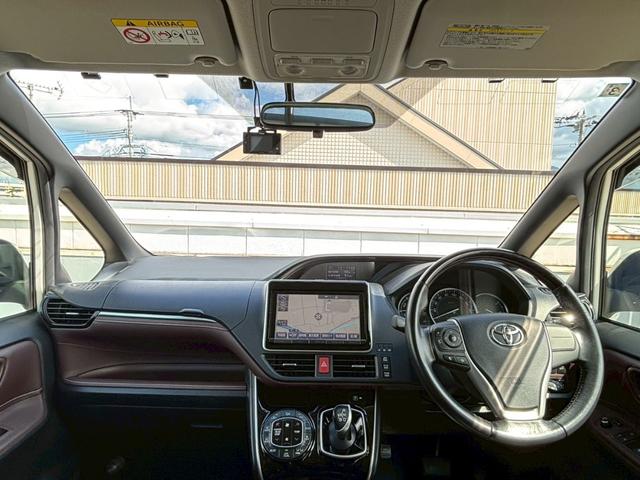 エスクァイア ハイブリッドＧｉ　純正９インチナビ／ＨＤＭＩ／Ｂｌｕｅｔｏｏｔｈ／フルセグＴＶ／バックモニター／純正フリップダウンモニター／両側電動スライドドア／クルーズコントロール／ＬＥＤヘッドライト／純正１５インチＡＷ（5枚目）