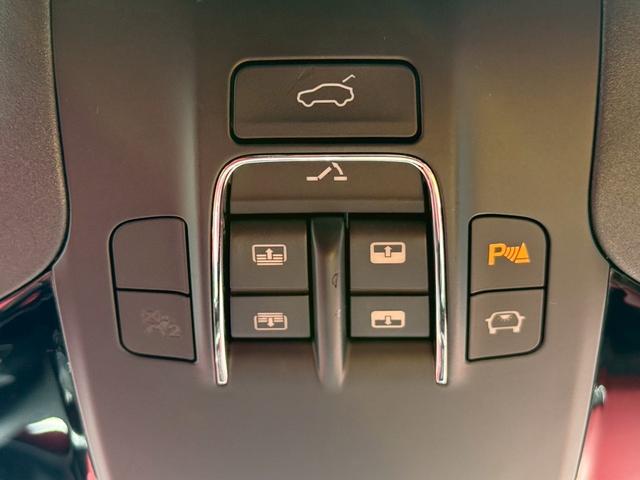 レヴァンテ ベースグレード　左ハンドル／サンルーフ／サラウンドビューモニター／赤革シート／ブラインドスポットモニター／Ｃｈｒｏｍｉｕｍ（クロミウム）２２インチＡＷ（21枚目）