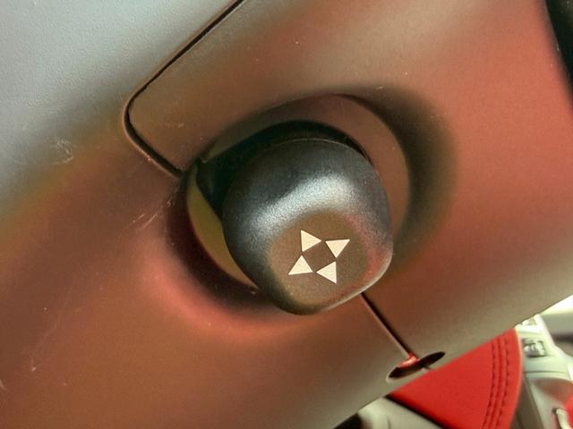 レヴァンテ ベースグレード　左ハンドル／サンルーフ／サラウンドビューモニター／赤革シート／ブラインドスポットモニター／Ｃｈｒｏｍｉｕｍ（クロミウム）２２インチＡＷ（27枚目）