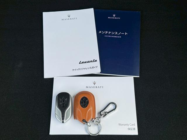 レヴァンテ ベースグレード　左ハンドル／サンルーフ／サラウンドビューモニター／赤革シート／ブラインドスポットモニター／Ｃｈｒｏｍｉｕｍ（クロミウム）２２インチＡＷ（35枚目）