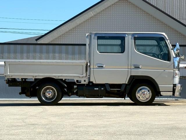 キャンター Ｗキャブロング全低床　Ｗキャブ／ディーゼル／ターボ／ＡＴ車／最大積載量１．５ｔ／６人乗／シートカバー（2枚目）
