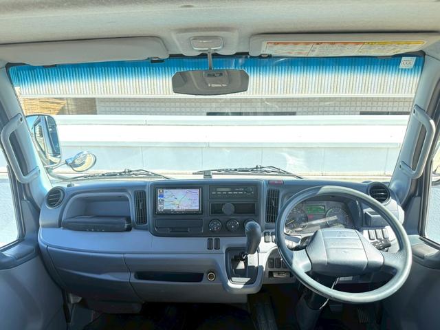 キャンター Ｗキャブロング全低床　Ｗキャブ／ディーゼル／ターボ／ＡＴ車／最大積載量１．５ｔ／６人乗／シートカバー（8枚目）