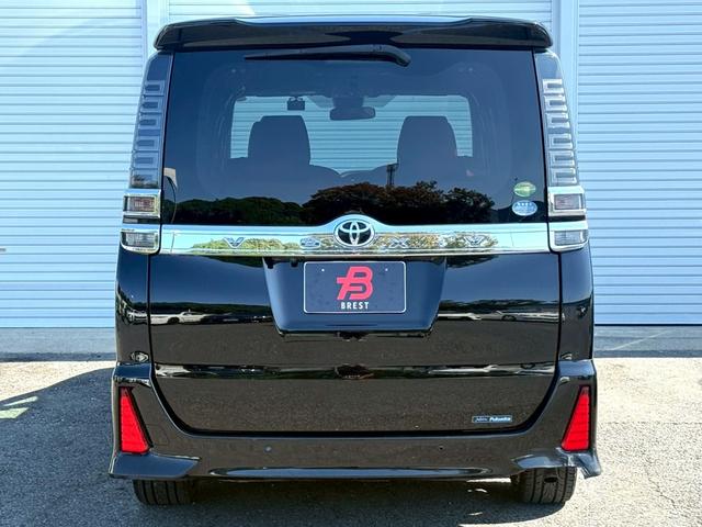 ヴォクシー ＺＳ　煌ＩＩ　ＭＯＤＥＬＬＩＳＴＡ／純正１０インチデカナビ／純正１２．１インチフリップダウンモニター／トヨタセーフティセンス／両側電動スライドドア／社外１８インチＡＷ（4枚目）