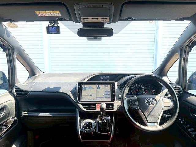 ヴォクシー ＺＳ　煌ＩＩ　ＭＯＤＥＬＬＩＳＴＡ／純正１０インチデカナビ／純正１２．１インチフリップダウンモニター／トヨタセーフティセンス／両側電動スライドドア／社外１８インチＡＷ（5枚目）