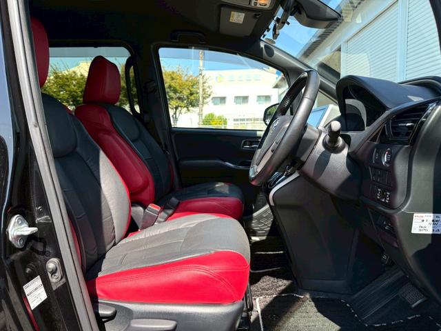ヴォクシー ＺＳ　煌ＩＩ　ＭＯＤＥＬＬＩＳＴＡ／純正１０インチデカナビ／純正１２．１インチフリップダウンモニター／トヨタセーフティセンス／両側電動スライドドア／社外１８インチＡＷ（6枚目）