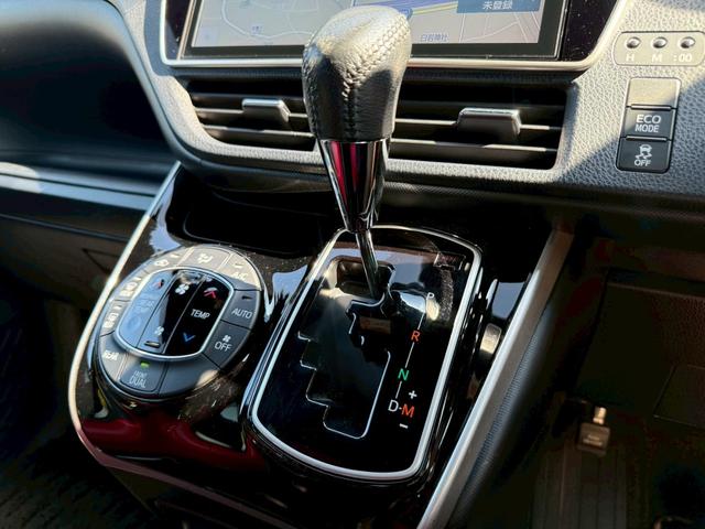 ヴォクシー ＺＳ　煌ＩＩ　ＭＯＤＥＬＬＩＳＴＡ／純正１０インチデカナビ／純正１２．１インチフリップダウンモニター／トヨタセーフティセンス／両側電動スライドドア／社外１８インチＡＷ（26枚目）