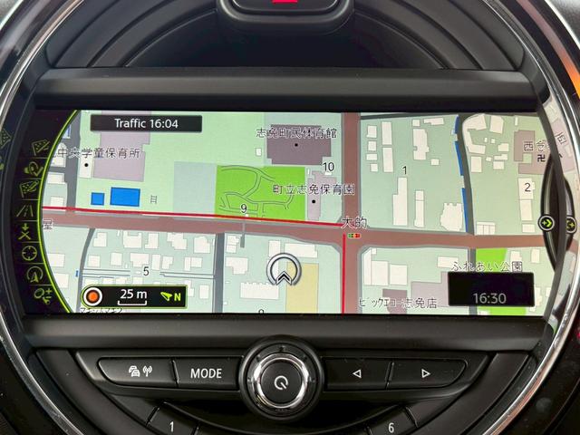 ＭＩＮＩ クーパー　６速ＡＴ／青白ツートン／メーカーナビ／Ｂｌｕｅｔｏｏｔｈ／純正１７インチＡＷ（11枚目）