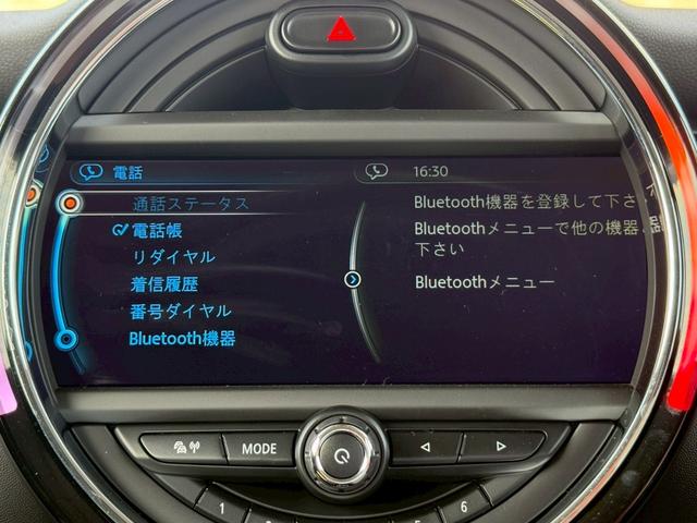 ＭＩＮＩ クーパー　６速ＡＴ／青白ツートン／メーカーナビ／Ｂｌｕｅｔｏｏｔｈ／純正１７インチＡＷ（12枚目）