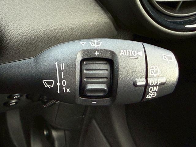 ＭＩＮＩ クーパー　６速ＡＴ／青白ツートン／メーカーナビ／Ｂｌｕｅｔｏｏｔｈ／純正１７インチＡＷ（15枚目）