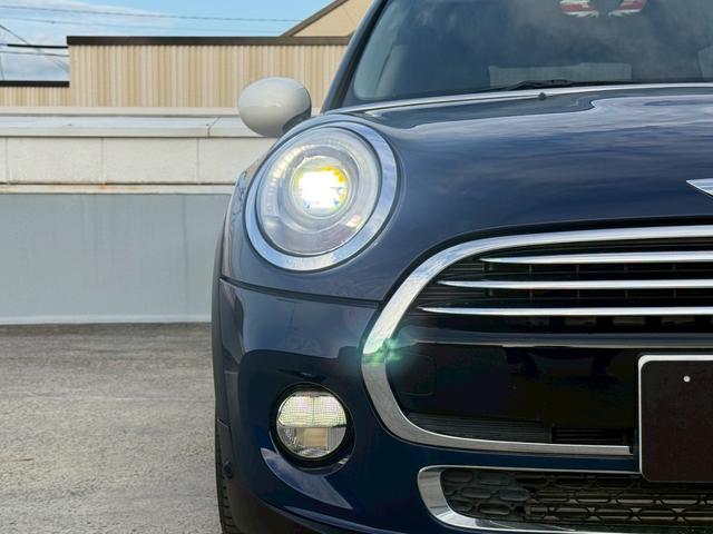 ＭＩＮＩ クーパー　６速ＡＴ／青白ツートン／メーカーナビ／Ｂｌｕｅｔｏｏｔｈ／純正１７インチＡＷ（23枚目）