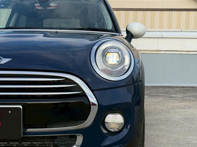 ＭＩＮＩ クーパー　６速ＡＴ／青白ツートン／メーカーナビ／Ｂｌｕｅｔｏｏｔｈ／純正１７インチＡＷ（24枚目）